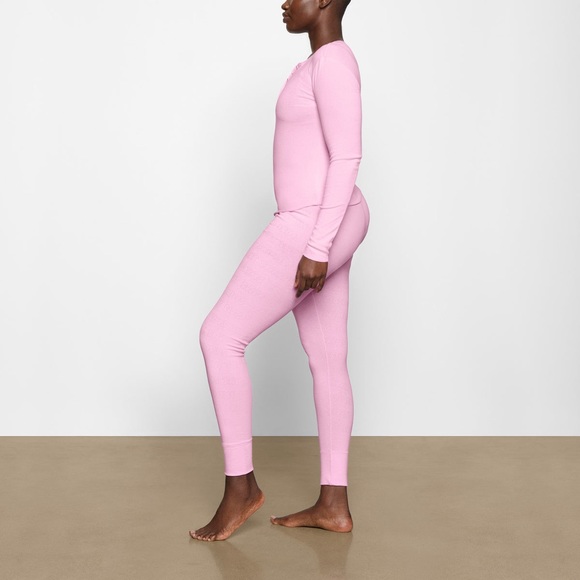 SKIMS LOGO POINTELLE SET
PINK - Picture 3 of 16